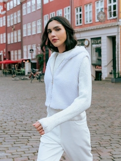 Blusa Biamar com colete removível em pele fake 11675