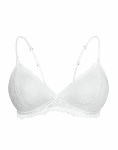 Corpiño Deville con taza soft triangular confeccionado con puntilla elastizada sin aro . Cod.: 600