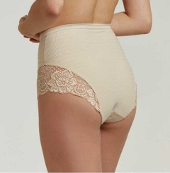 Bombacha Selu universal de microfibra fantasía y puntilla. Cod.: 300 - tienda online