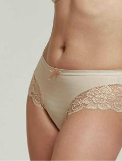 Bombacha Selu tiro corto de microfibra fantasía y puntilla. Cod.: 299 - comprar online
