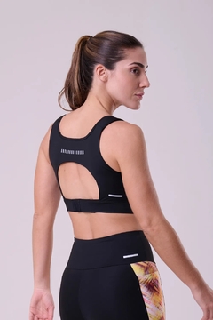 TOP GRIT BOSSA RETO C/ BOLSO AJUSTAVEL PRETO / ESTAMPA REALCE - loja online