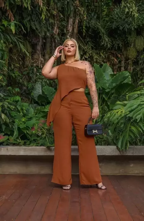 Conjunto Calça Pantalona Com Blusa Assimetrica