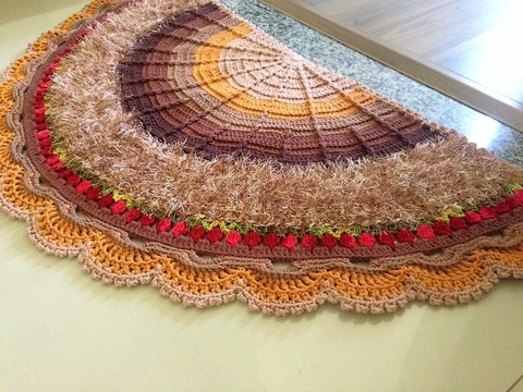 Tapete de porta meia lua russo bege e marrom em croche