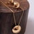 Conjunto de brinco e colar meia bola lisa folheada a ouro 18k - comprar online