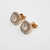 Brinco pequeno quadrado de pedrinhas folheado a ouro 18k - comprar online