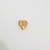 Pingente de coração com design de casal em baixo relevo folheado a ouro 18k - comprar online