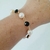 Pulseira de pérolas com pedra preta folheada a ouro 18k