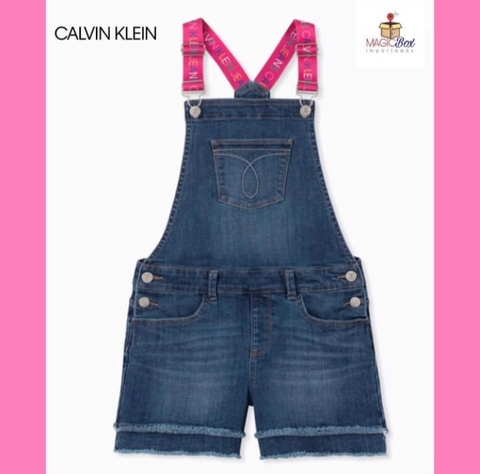 Jardineira Calvin Klein jeans alça rosa