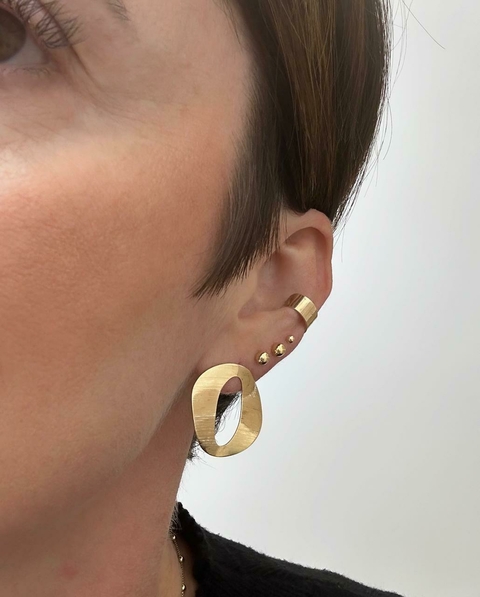 Brinco Oval Vazado Banhado a Ouro 18k