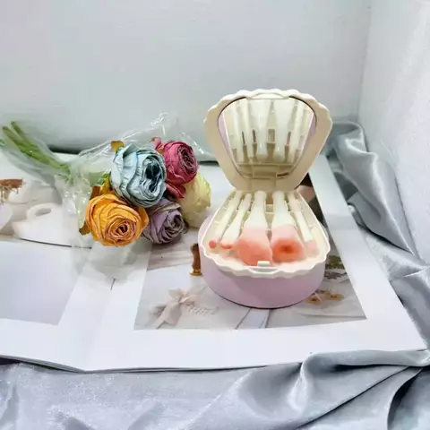 Brocha en caja ostra blanca por unidad HT-1548