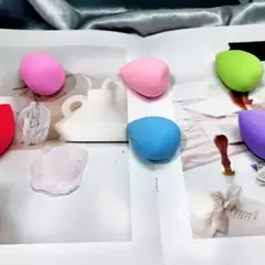 ESPONJA DE MAQUILLAJE CON FORMA DE GOTA EN CAJA