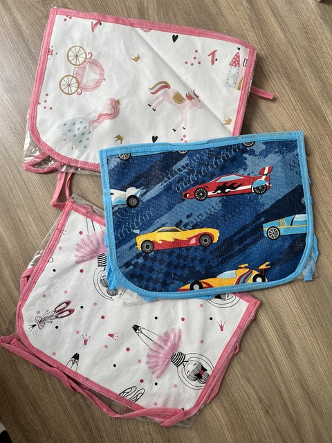 ￼Avental com bolso escolar infantil