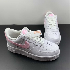 Nike Air Force 1 Low Pink Paisley na internet