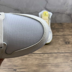 Jordan 1 Mid SE Voltage Yellow na internet