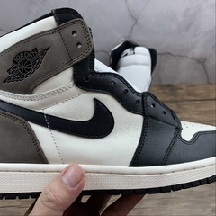 Jordan 1 Retro High Dark Mocha - Born Sneakers