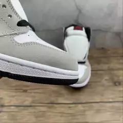 Jordan 1 Retro High Light Smoke Grey - comprar online