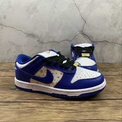 Nike SB Dunk Low Supreme Stars Hyper Royal na internet