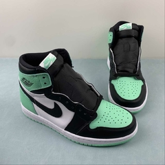 Jordan 1 Retro High OG Green Glow na internet