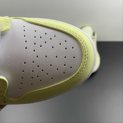Jordan 1 Low Sail White Oil Green na internet