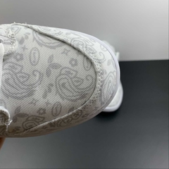 Nike Dunk Low White Paisley na internet
