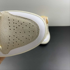 Jordan 1 Mid SE Craft Inside Out White Grey na internet