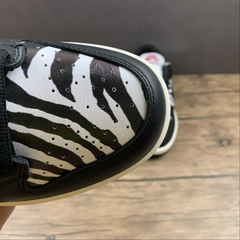Nike SB Dunk Low Quartersnacks Zebra na internet
