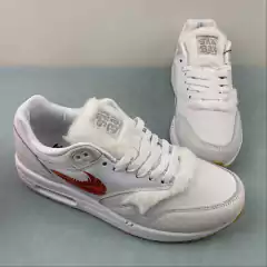 Nike Air Max 1 The Bay na internet