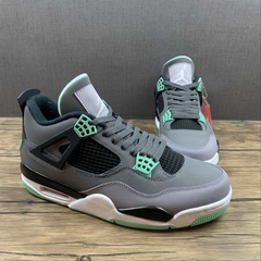Jordan 4 Retro Green Glow na internet