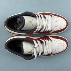 Imagem do Jordan 1 Low Year of the Dragon