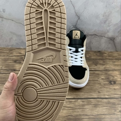 Imagem do Jordan 1 Mid Barely Orange Light Violet