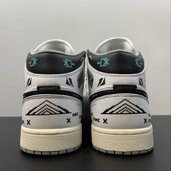 Imagem do Jordan 1 Mid Computer Interface Custom