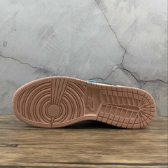 Jordan 1 Mid Arctic Orange