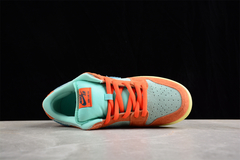 Imagem do Nike SB Dunk Low Orange Emerald Rise