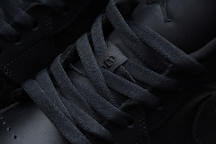 Jordan 1 Low Triple Black na internet