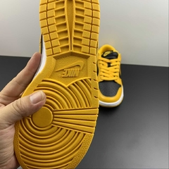 Imagem do Nike Dunk Low Championship Goldenrod