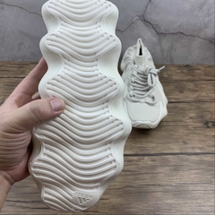 Imagem do adidas Yeezy 450 Cloud White