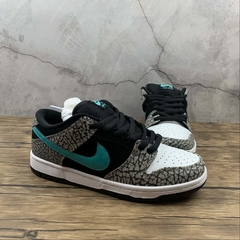 Nike SB Dunk Low Atmos Elephant na internet