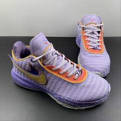 Nike LeBron 20 Violet Frost na internet