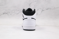 Jordan 1 Mid White Black na internet