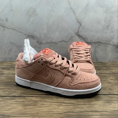 Nike SB Dunk Low Pink Pig na internet