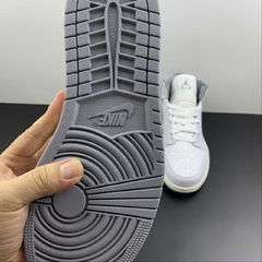 Imagem do Jordan 1 Mid Neutral Grey