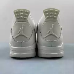 Jordan 4 Retro Metallic Gold - Born Sneakers