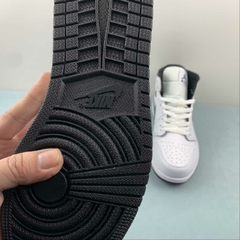 Imagem do Jordan 1 Mid Reverse Panda