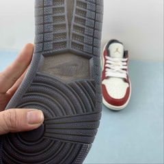 Imagem do Jordan 1 Low Year of the Dragon