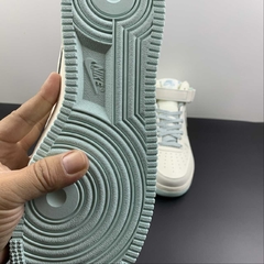 Imagem do Nike Air Force 1 Mid Undefeated