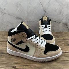 Jordan 1 Mid Barely Orange Light Violet na internet