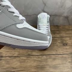 Jordan 1 Mid Wolf Grey Aluminum - comprar online