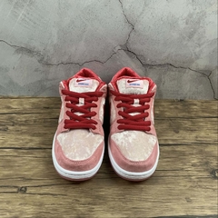 Imagem do Nike SB Dunk Low Strangelove Skateboards
