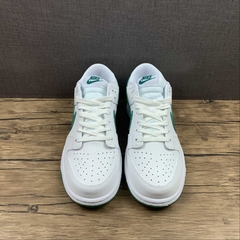 Imagem do Nike Dunk Low White Lucky Green