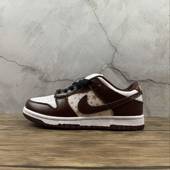 Nike SB Dunk Low Supreme Stars Barkroot Brown